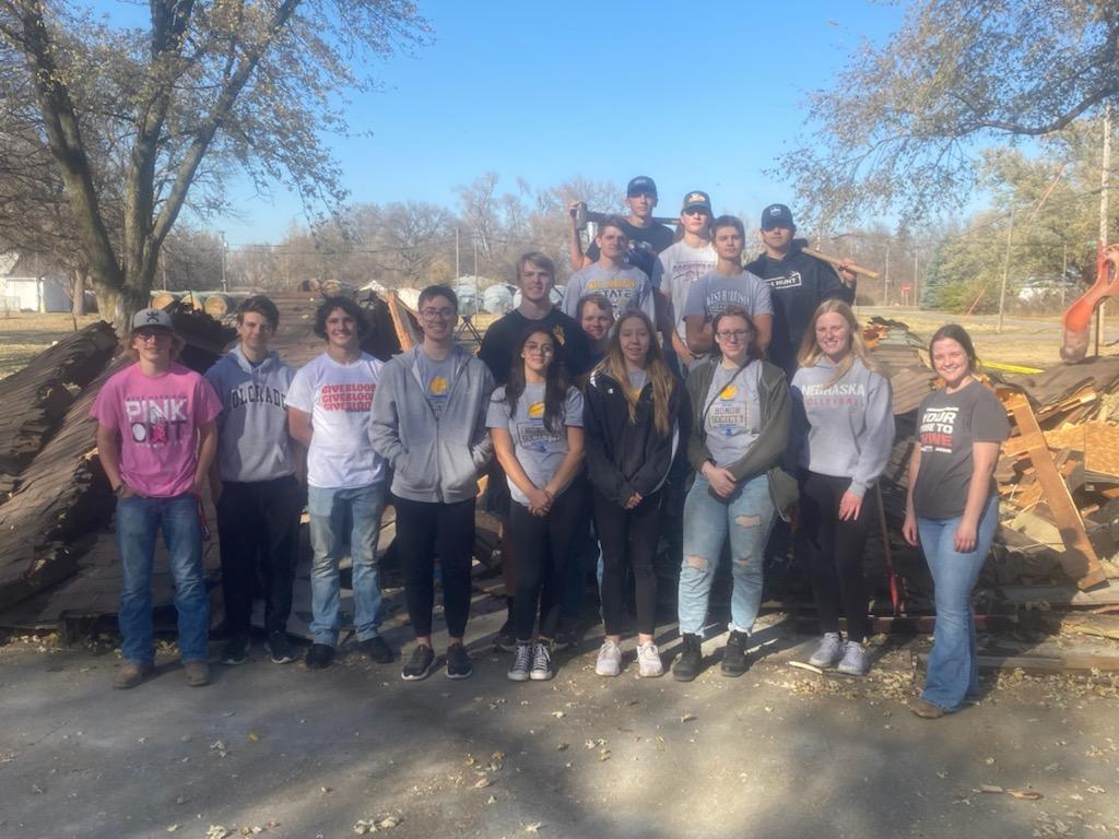 NHS students that participated in the service project 